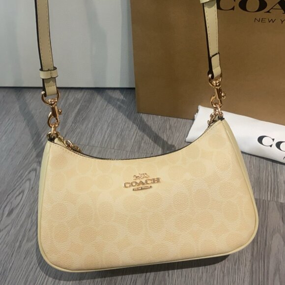 COACH Teri Shoulder Bag In Signature Canvas CV933 - Picture 3 of 9
